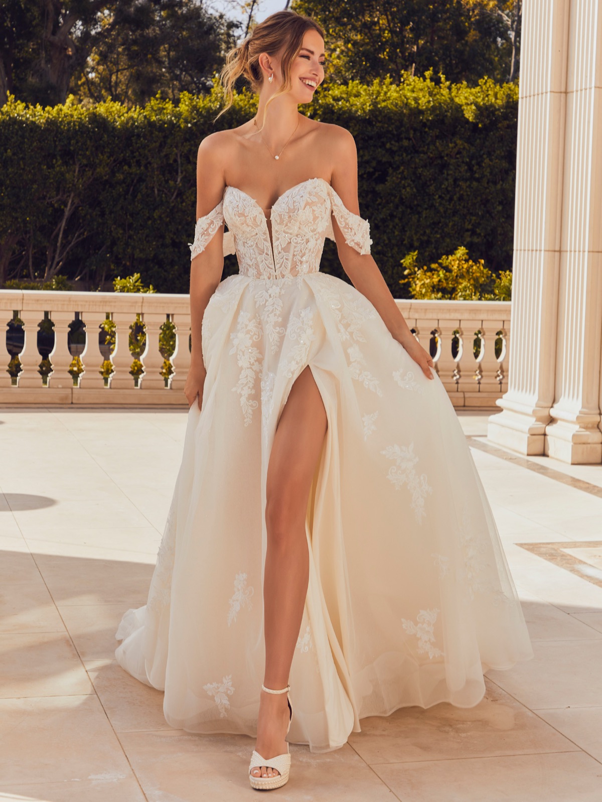 Boho-Vintage Brautkleid — fließender Tüll, Spitze, Vintage-Spirit