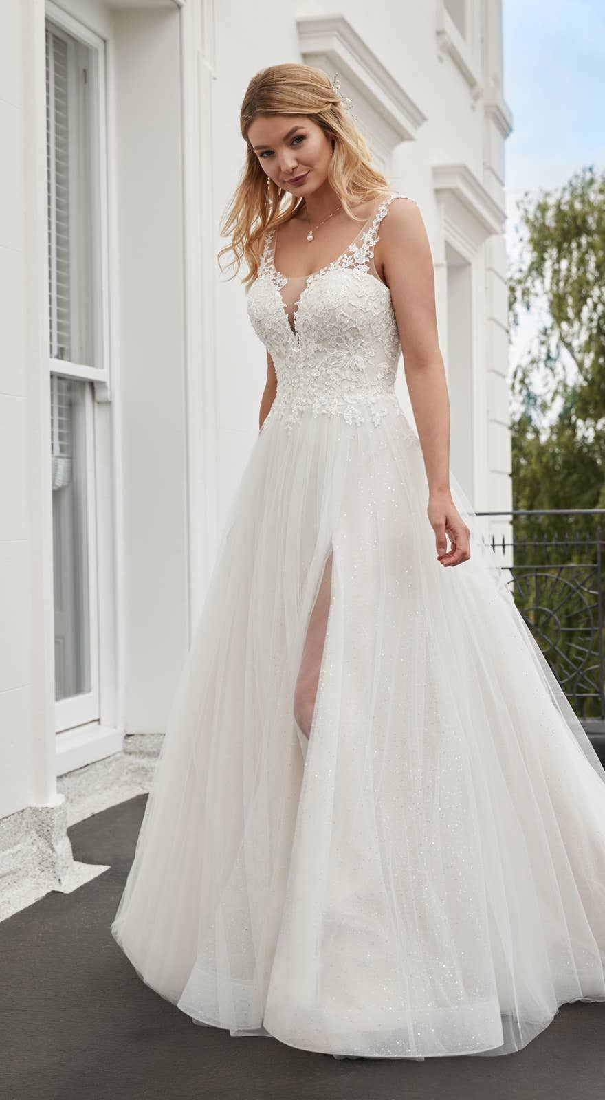 50960 Ein leichtes A-Linien Brautkleid