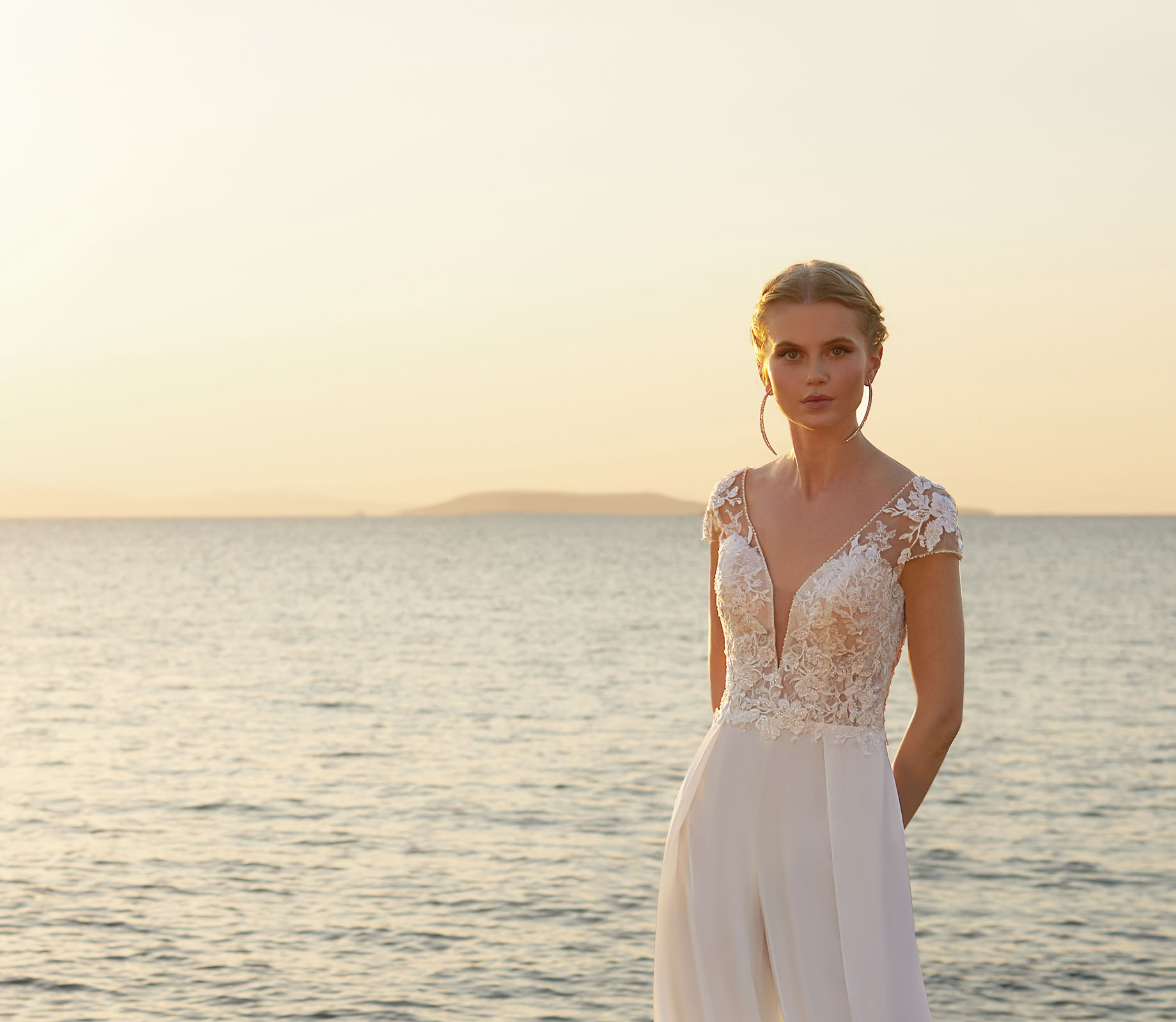 fm-brautjumpsuit-fm51707-eleganter-jumpsuit-mit-spitzenoberteil-und-chiffonhose-sandkrug-oldenburg