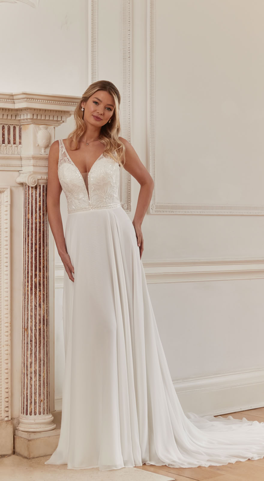 fm-brautkleid-fm51735-elegantes-brautkleid-mit-v-ausschnitt-und-spitzenoberteil-sandkrug-oldenburg