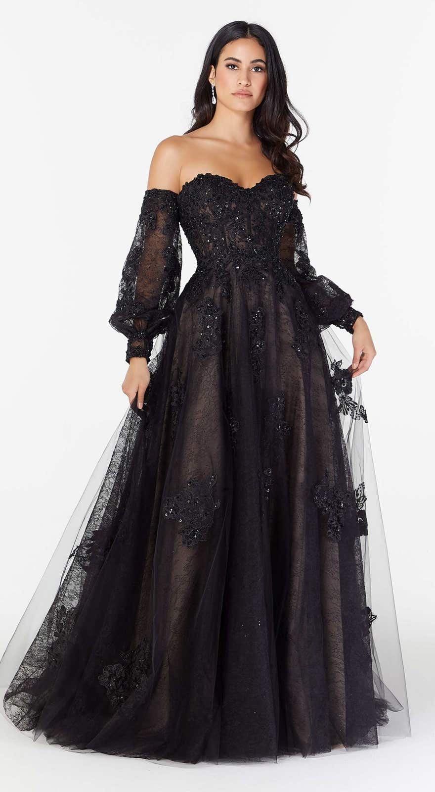 51646 Ein Himmlisches Brautkleid mit seitlichen Cut-Outs