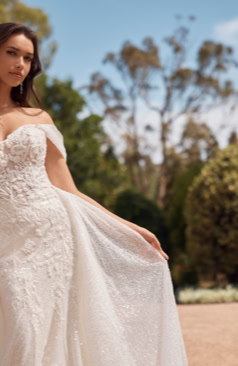 51886 Ein besonderes Fit and Flare Brautkleid für einen ganz besonderen Tag