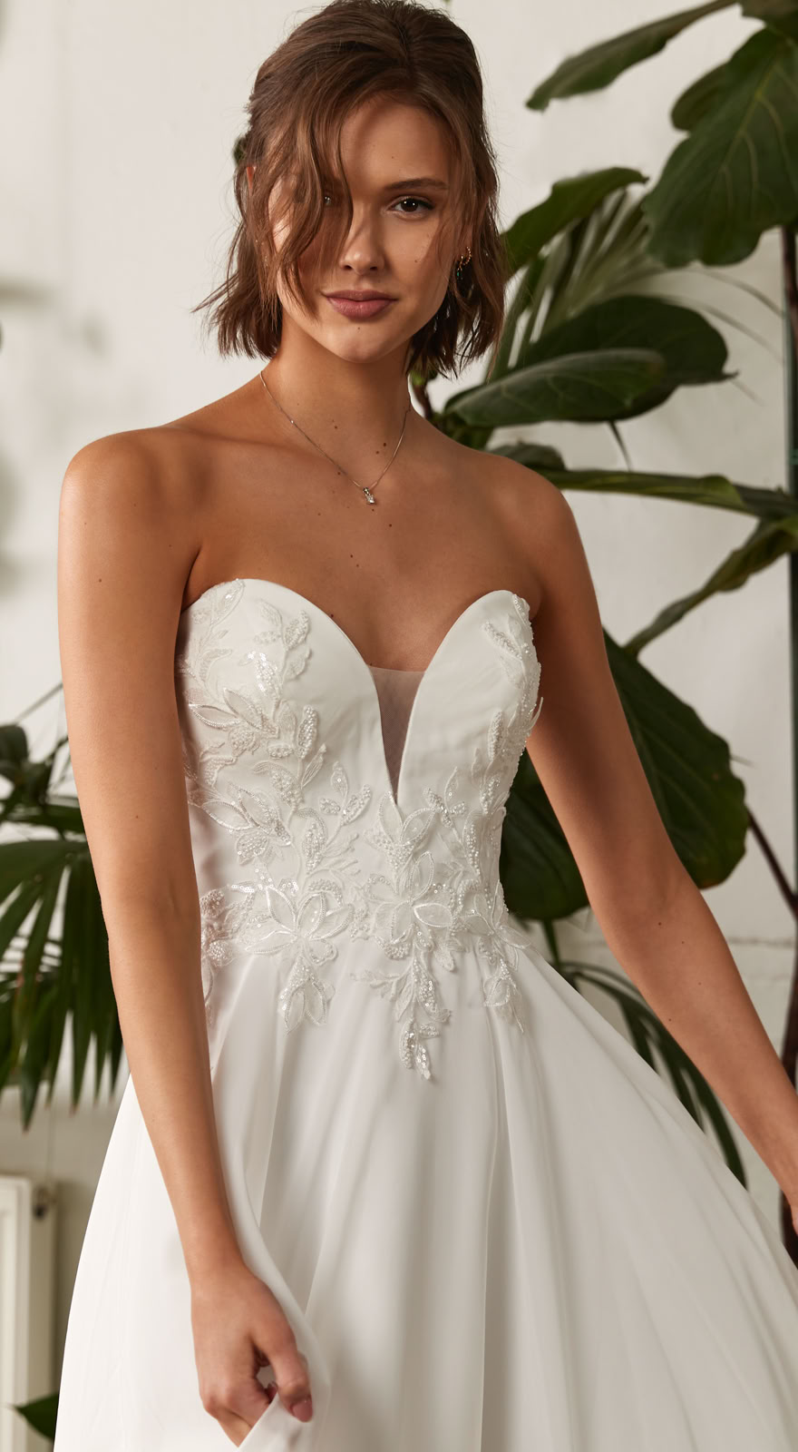 fm-brautkleid-fm52075-schulterfreies-brautkleid-mit-spitzen-corset-und-satinrock-sandkrug-oldenburg