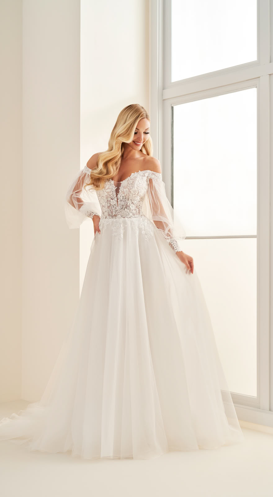 fm-brautkleid-fm51730-romantisches-brautkleid-mit-spitzen-corsage-und-tuell-aermeln-sandkrug-oldenburg