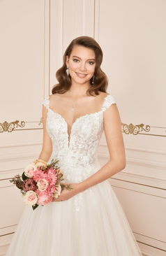 Ein wunderschönes A- Linien Brautkleid aus Tüll und Glitzertüll.