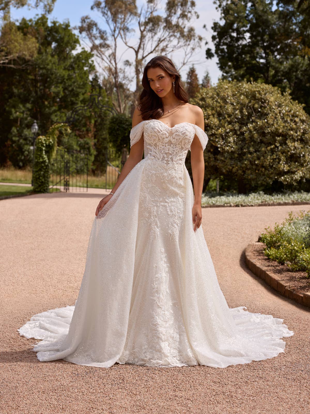 51886 Ein besonderes Fit and Flare Brautkleid für einen ganz besonderen Tag