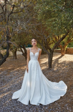 51699 Brautkleid aus exklusiver Perlenspitze  