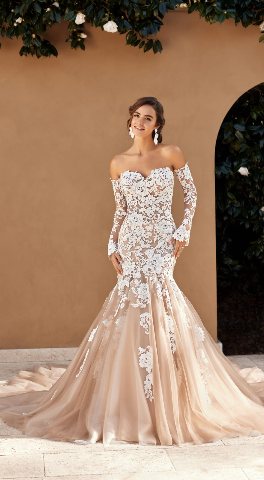 fm-abendkleid-fm51674-mermaid-mit-schwarzer-spitze-und-nudetuell-sandkrug-oldenburg