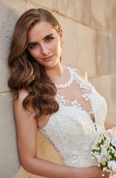 Ein ein wundervolles romantisches Fit-and-Flare Brautkleid