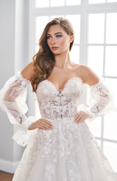 51548 Ein himmlisches trägerloses Brautkleid im brillanten Prinzessinnen-Stil