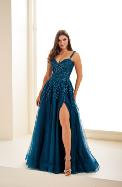 Langes Abendkleid FM52186 in Royalblau mit Glitzer und hohem Beinschlitz – erhältlich bei FM Braut- und Abendmode in Sandkrug bei Oldenburg.