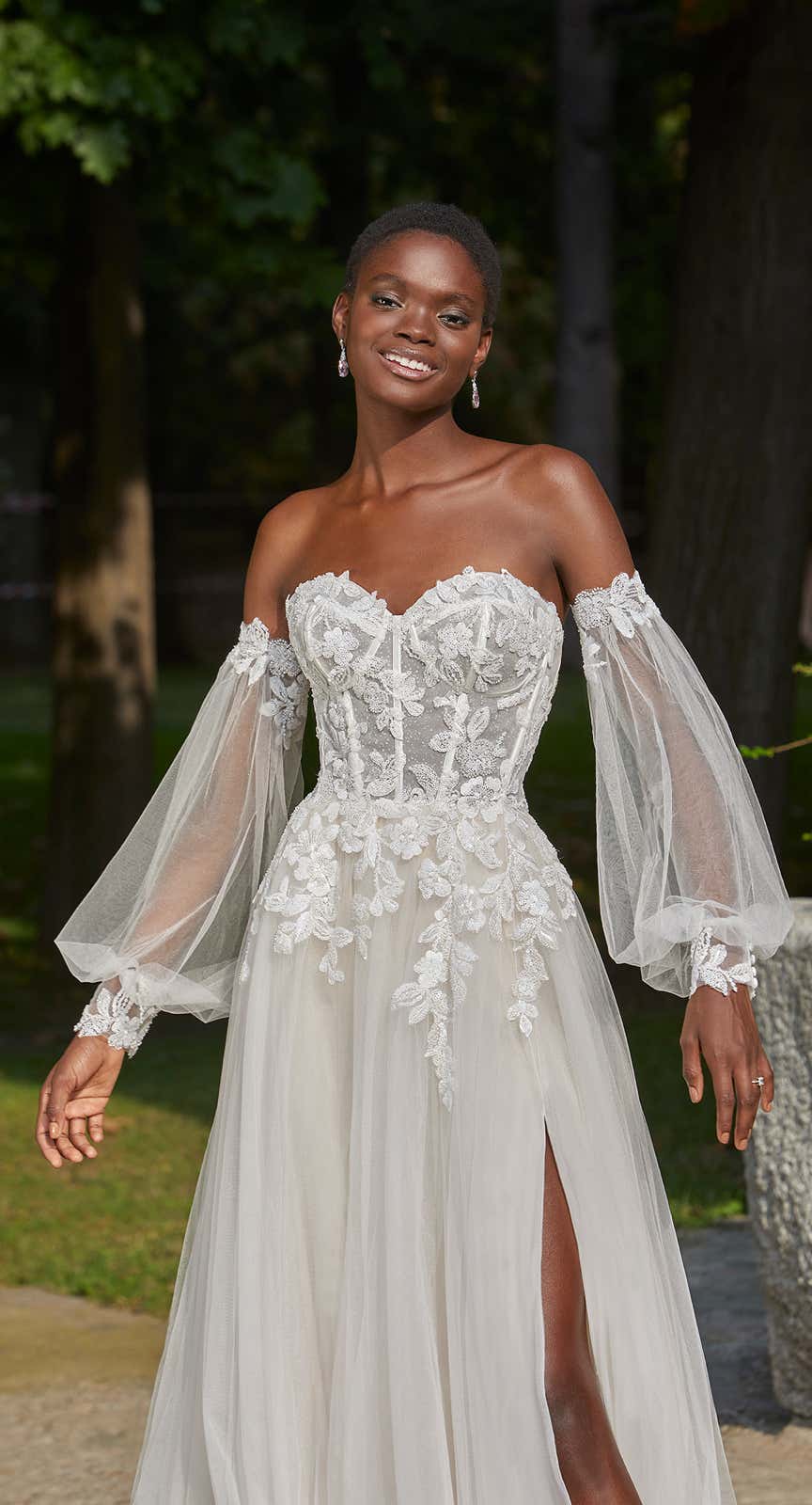 51715 Ein besonderes und ausgefallenes Brautkleid