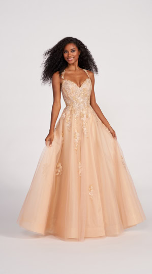 51504 Einfach bezaubernd! Dieses wunderschöne Abendkleid fällt durch seine zahlreichen Details auf