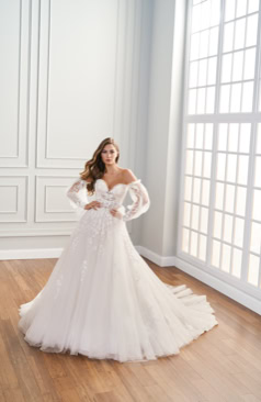 51548 Ein himmlisches trägerloses Brautkleid im brillanten Prinzessinnen-Stil