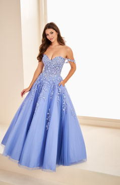 Prinzessinnen-Abendkleid FM52320 in Rosa mit glitzerndem Tüll und floraler Spitze – erhältlich bei FM Braut- und Abendmode in Sandkrug bei Oldenburg.