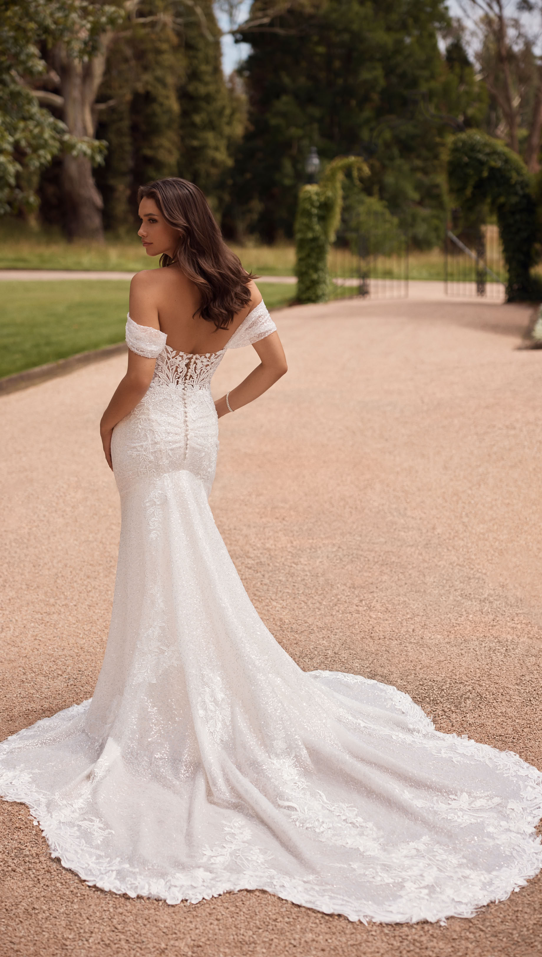 fm-brautkleid-fm51886-prinzessinnenkleid-mit-glitzertuell-und-offshoulder-traegern-sandkrug-oldenburg