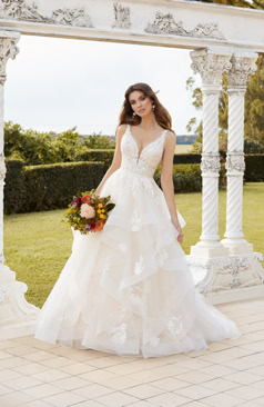 50828 Ein besonderes Volant Hochzeitskleid mit einem V-Ausschnitt 