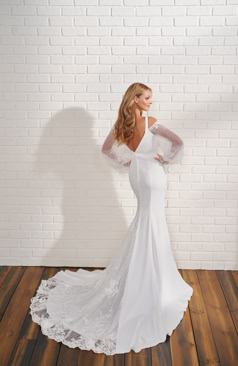 51455 Ein Schlichtes und Elegantes Brautkleid im Fit and Flare Stil