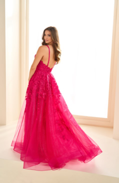 Langes Abendkleid FM52184 in Schwarz mit Glitzertüll und Spitze – erhältlich bei FM Braut- und Abendmode in Sandkrug bei Oldenburg.