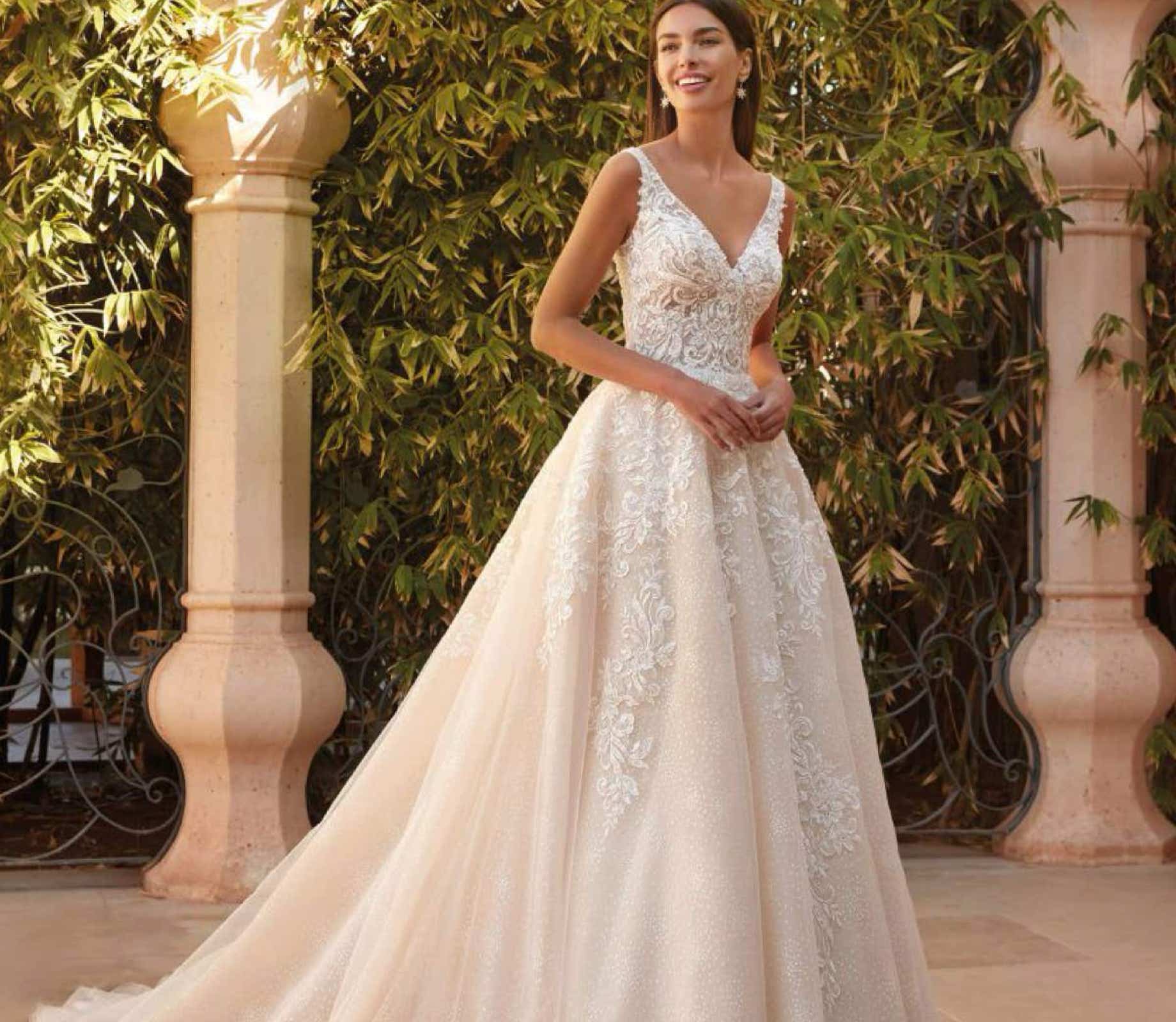 20235 Ein verträumtes Hochzeitskleid im Prinzessinnen-Stil 
