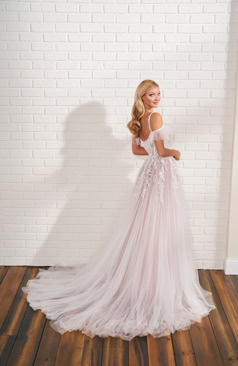 50825 Ein Traum aus Tüll und faszinierenden detailreichen Spitzenapplikationen