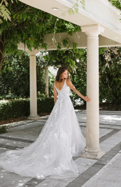 50830 A-Linien Brautkleid mit V-Ausschnitt und Illusionsspitze