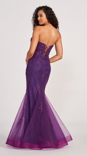 51498 Ein elegantes und modernes Abendkleid im schmeichelnden Fit and Flare Stil