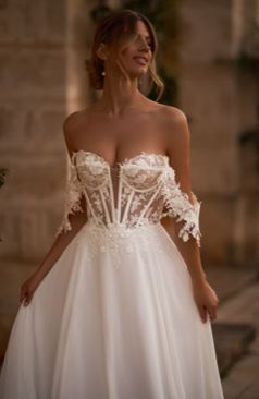 52257 Meerjungfrau-Brautkleid mit Corsagen-Oberteil und langer Spitzen-Schleppe