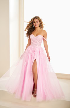 Langes Abendkleid FM52187 in Navy mit Glitzertüll und schulterfreiem Design – erhältlich bei FM Braut- und Abendmode in Sandkrug bei Oldenburg.