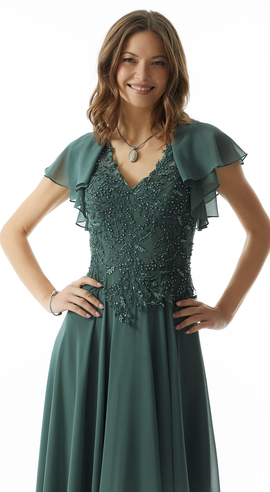 51843 Schlichtes und elegantes Abendkleid aus Chiffon Das schlichte und elegante Abendkleid, ist für jeden Anlass geeignet. Durch die leichte A-Linie und dem an der Taille drapierten Gürtel, schmeichelt das Kleid die Taille. Das Abendkleid aus Chiffon ist mit einem eleganten Beinschlitz und einer leichten Raffung gefertigt. Perfekt für Brautjungfern und Trauzeuginnen. Dieses und viele andere Kleider in bis zu 40 Farben lieferbar.  