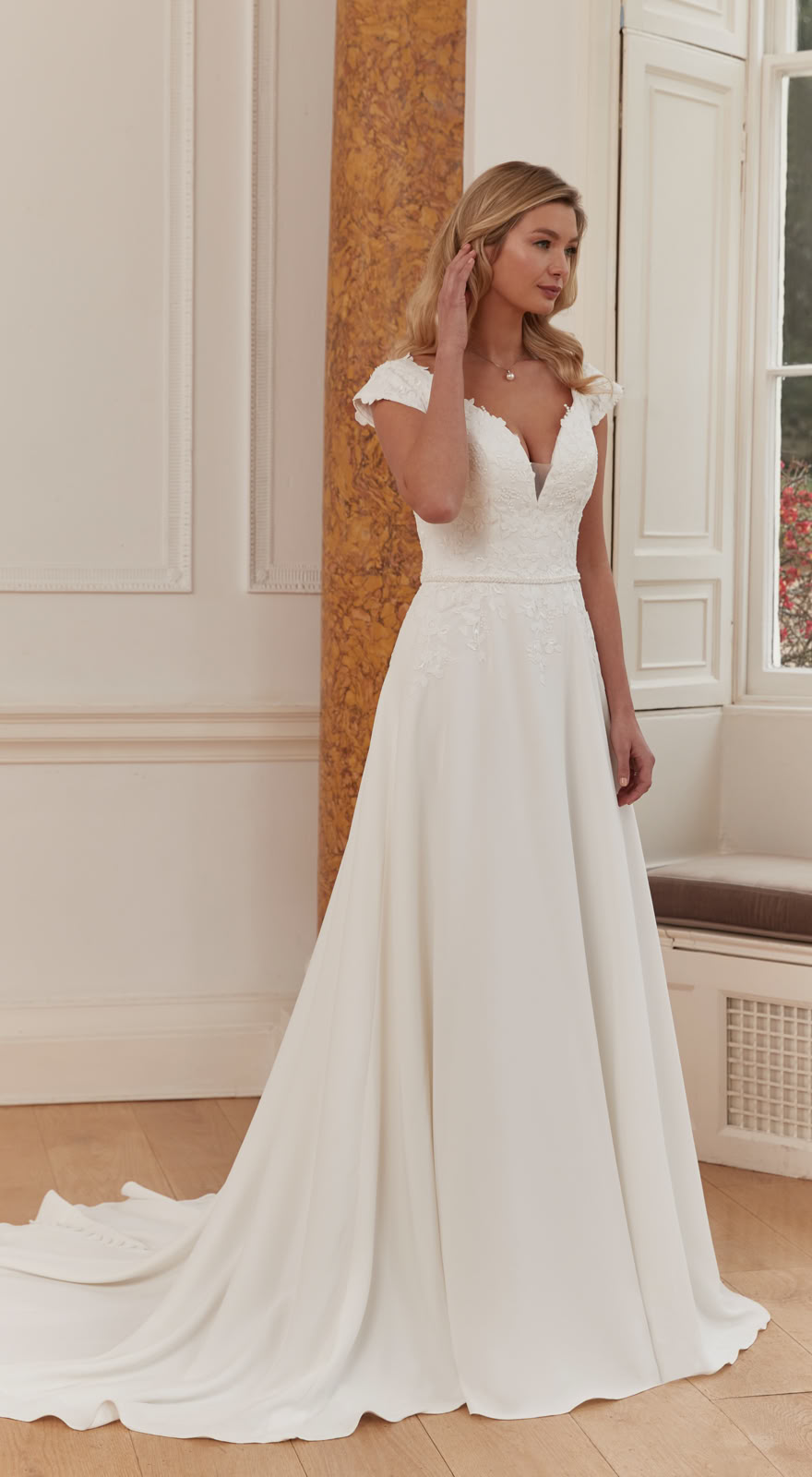 fm-brautkleid-fm51736-klassisches-brautkleid-mit-v-ausschnitt-und-spitzenaermeln-sandkrug-oldenburg