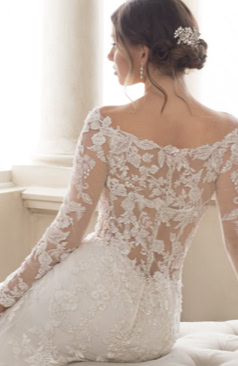 Wunderschönes modernes Fit-and-Flare Kleid aus Spitze und Tüll 