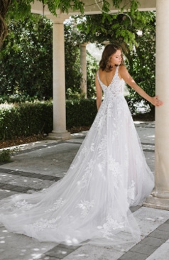 50830 A-Linien Brautkleid mit V-Ausschnitt und Illusionsspitze