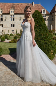 Traumhaftes A-Linien Brautkleid: Romantik trifft Raffinesse
