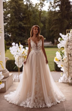 52256 A-Linien-Brautkleid mit floraler Tattoo-Spitze und Tüllrock