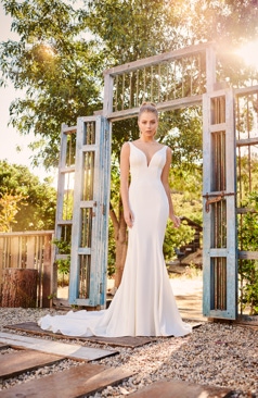 51454 Ein wunderschönes Fit and Flair Hochzeitskleid