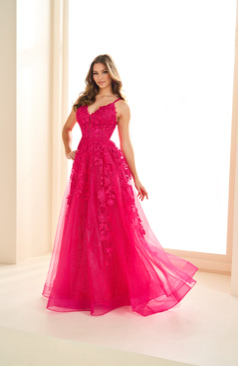 Langes Abendkleid FM52184 in Schwarz mit Glitzertüll und Spitze – erhältlich bei FM Braut- und Abendmode in Sandkrug bei Oldenburg.