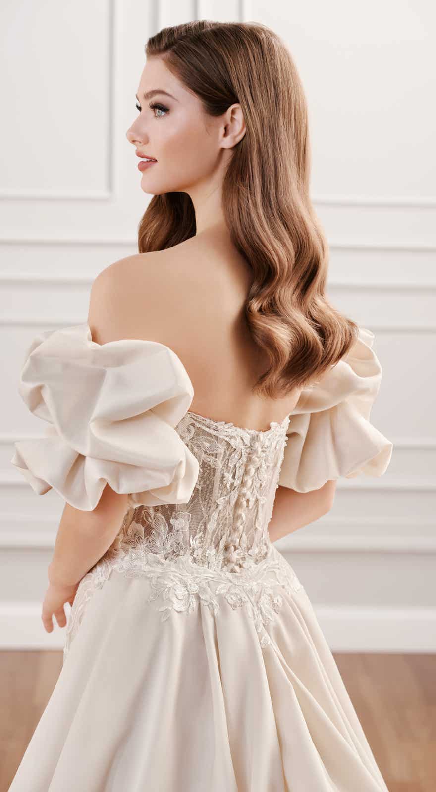 50960 Ein leichtes A-Linien Brautkleid