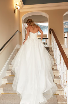 50957 Klassisch schön! Ein verführerischer Hochzeitskleid mit einemHerzausschnitt