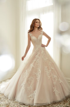 50974 Romantisch-Schön! Das zusehende Brautkleid verfügt über einen verführerischen herzförmigen V- Ausschnitt