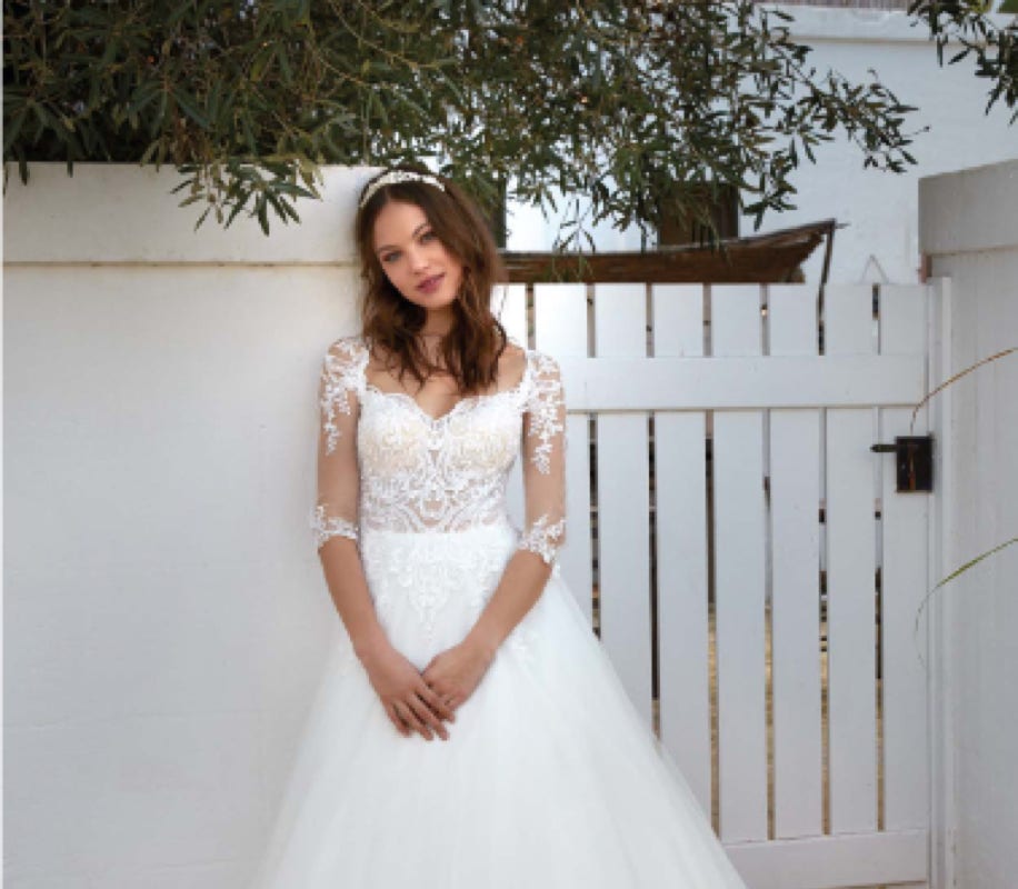 51145 Ein wunderschönes Brautkleid im Prinzessinnen-Stil 