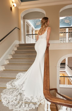 51404 Wow! Dieses Fit and Flare Brautkleid ist ein absoluter Hingucker und Blickfang zugleich