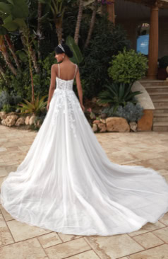 51696 Romantisches Hochzeitskleid mit Tüllschleppe