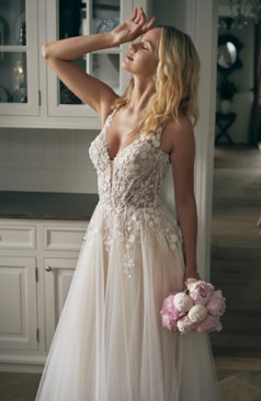 51879 Glamouröseres Brautkleid mit einem verführerischen Rücken