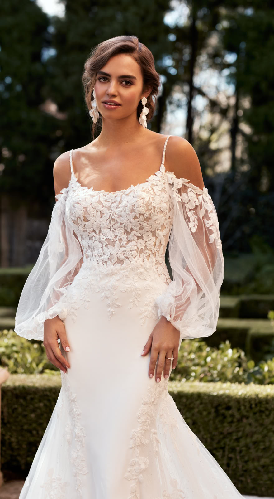 fm-brautkleid-fm51676-fit-and-flare-mit-bluetenapplikationen-und-aermeln-aus-tuell-sandkrug-oldenburg