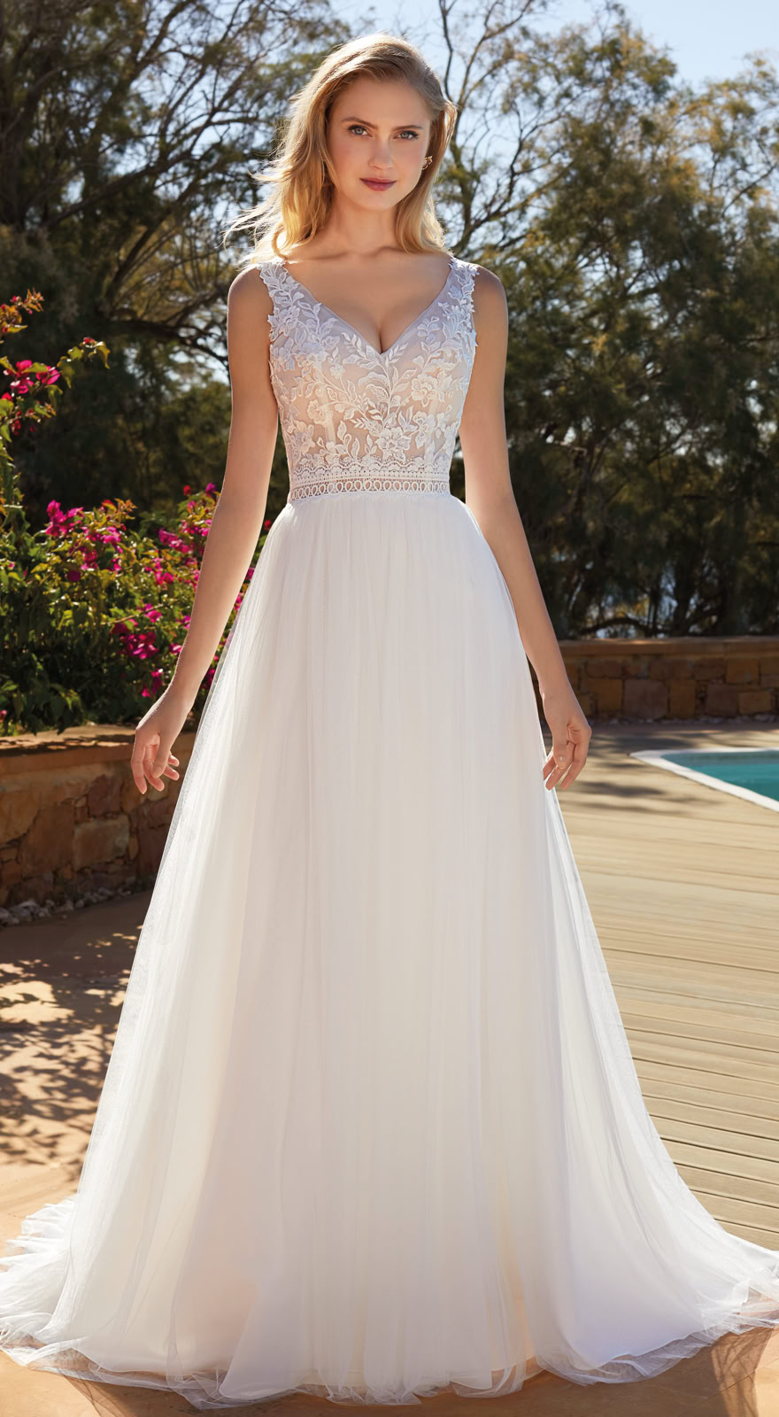 fm-brautkleid-fm51704-romantisches-tuellkleid-mit-spitze-und-v-ausschnitt-sandkrug-oldenburg