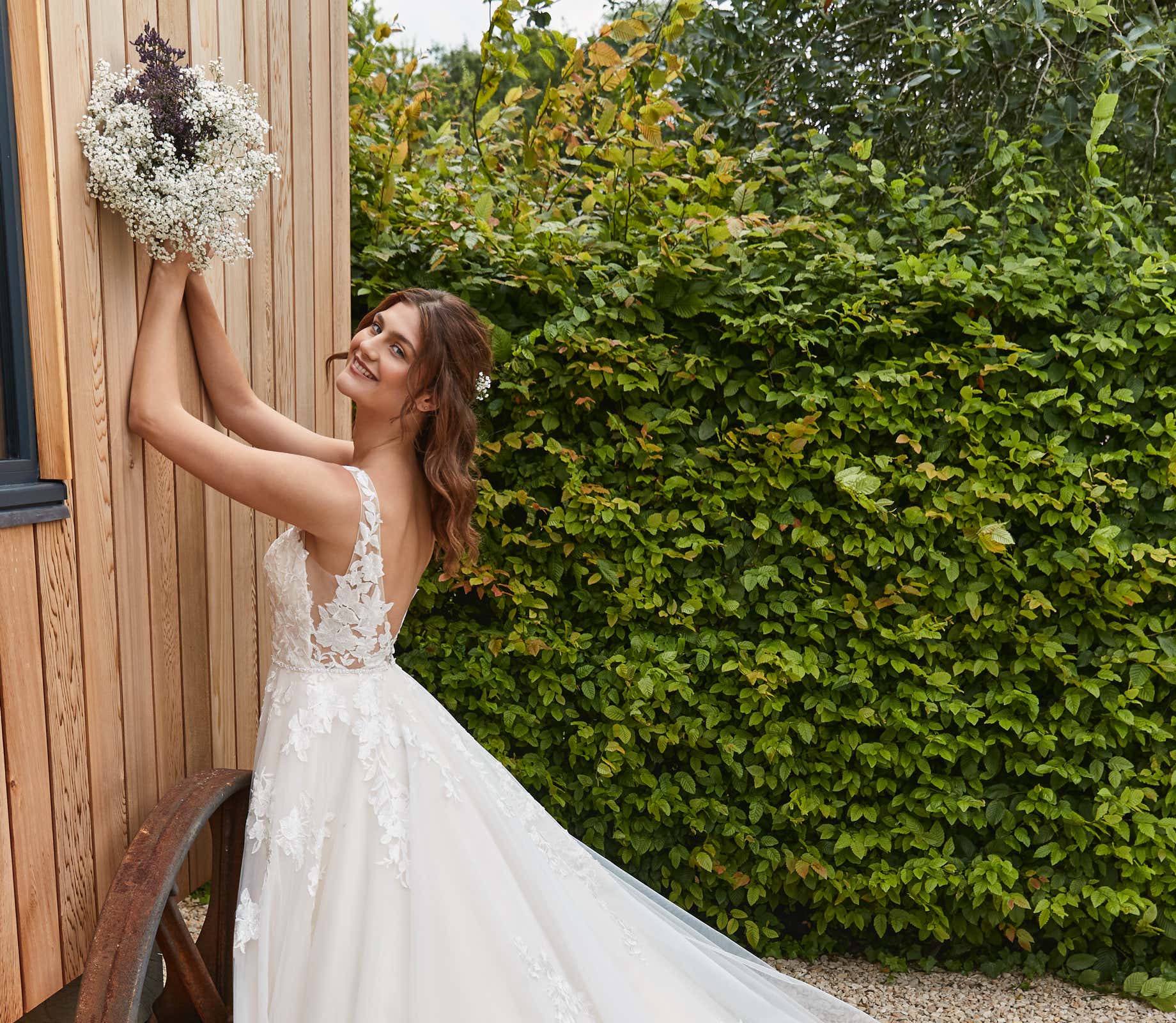 50953 A-Linien Hochzeitskleid mit einem hinreißenden  V- Ausschnitt
