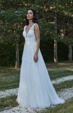Verlieben Sie sich in unser A-Linien Kleid mit Spitze für eine traumhaft romantische Sommerhochzeit. Termin sichern!
