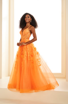 Langes Abendkleid FM52184 in Schwarz mit Glitzertüll und Spitze – erhältlich bei FM Braut- und Abendmode in Sandkrug bei Oldenburg.