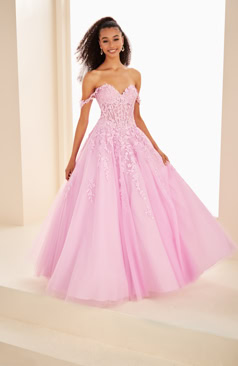 Prinzessinnen-Abendkleid FM52320 in Rosa mit glitzerndem Tüll und floraler Spitze – erhältlich bei FM Braut- und Abendmode in Sandkrug bei Oldenburg.